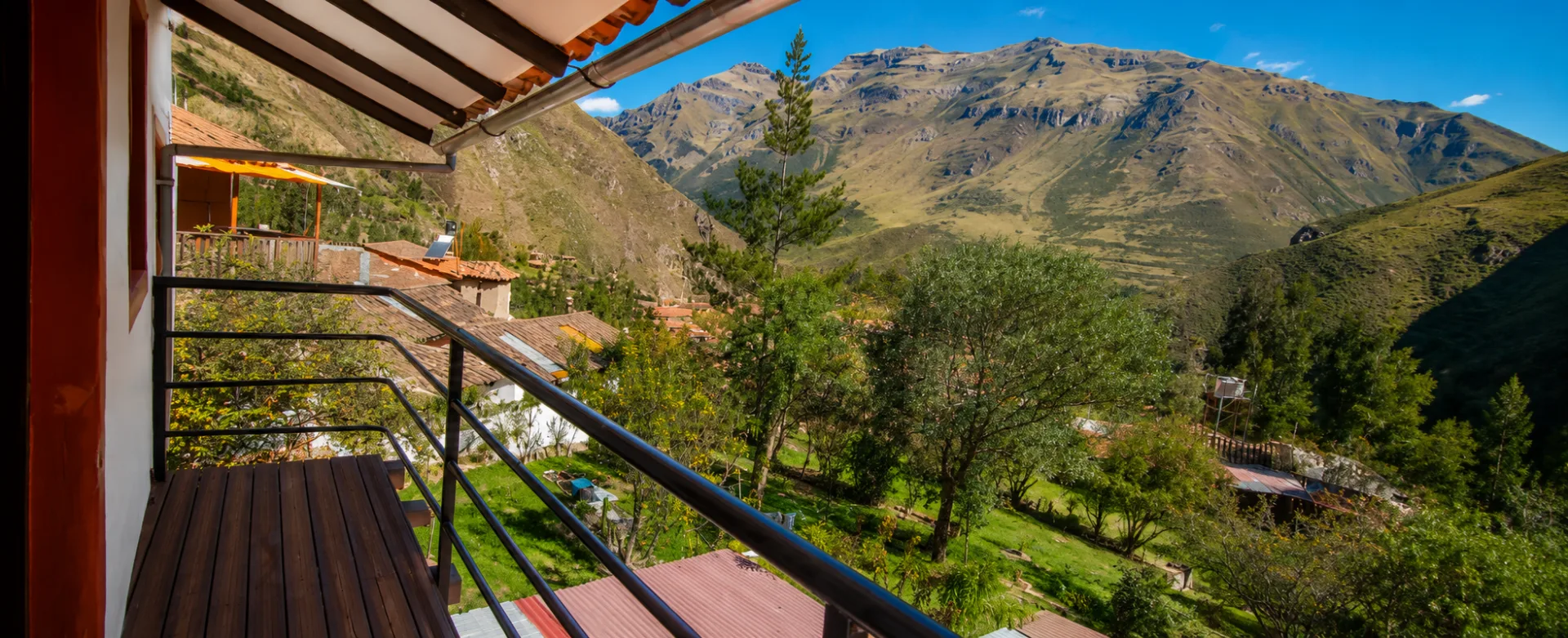 Balcón con vista a las montañas